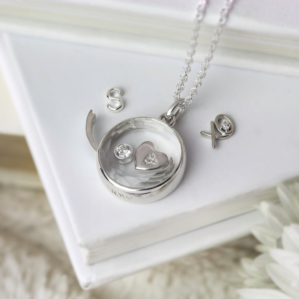 Kiss & Hug - Heartfelt | Charms | Stow Lockets