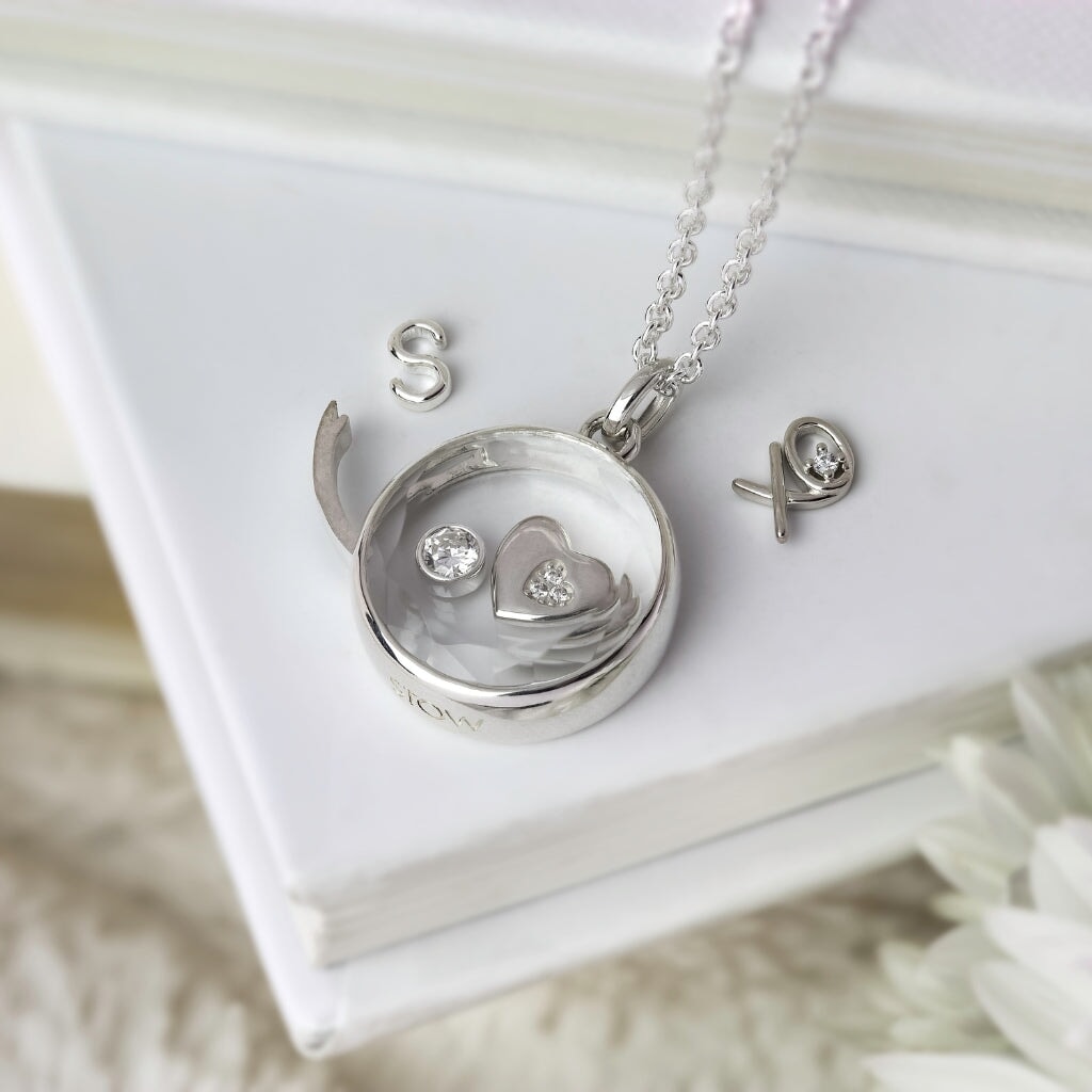 Kiss & Hug - Heartfelt | Charms | Stow Lockets
