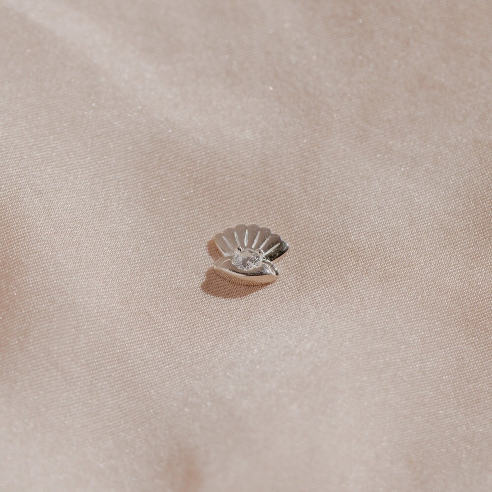 Scallop - Inner Beauty | Charms | Stow Lockets