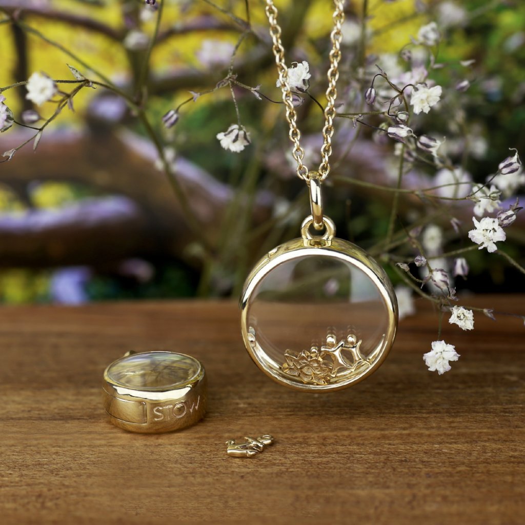 Stow Lockets Large 9ct Gold Locket