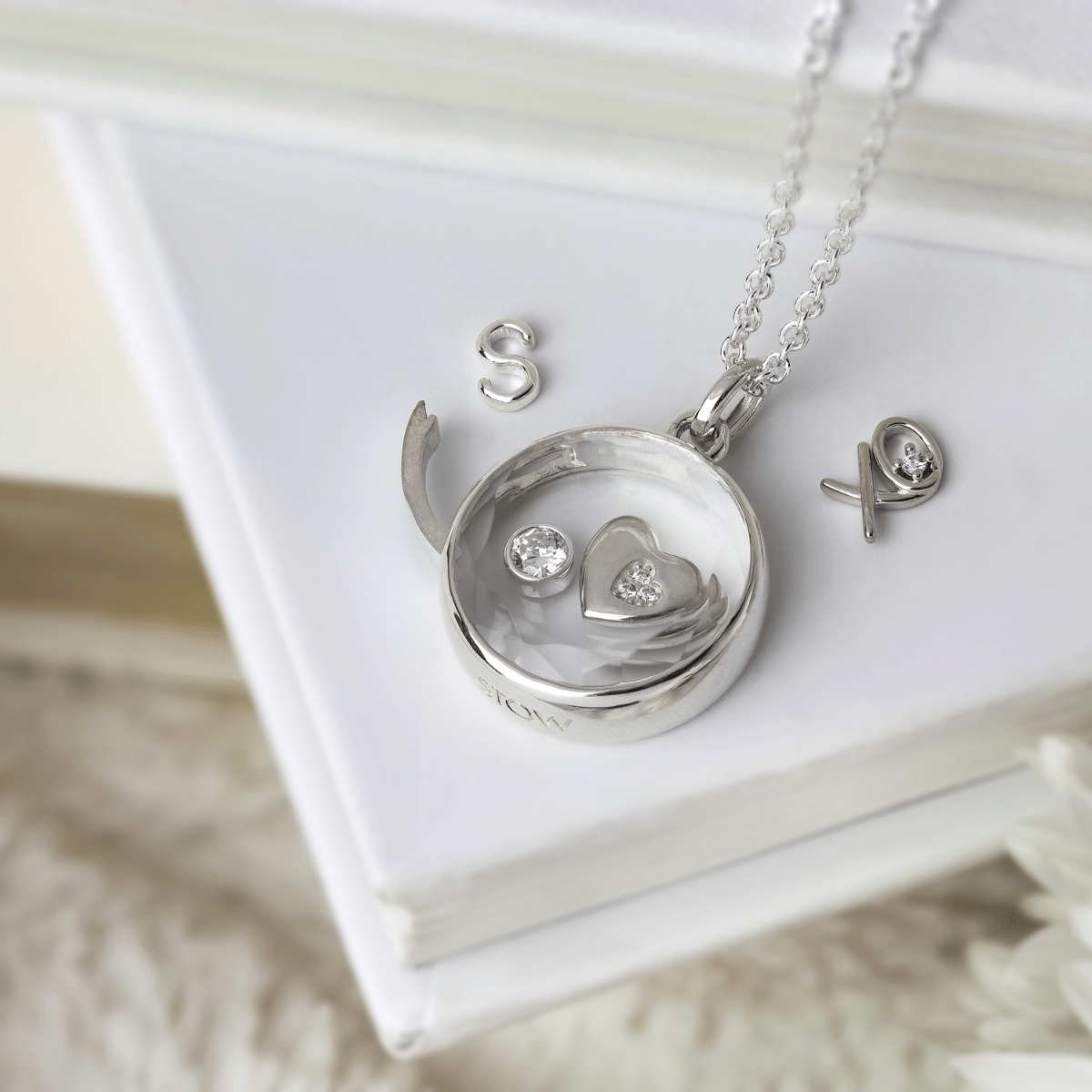 Medium Faceted Silver Locket | Lockets | Stow Lockets